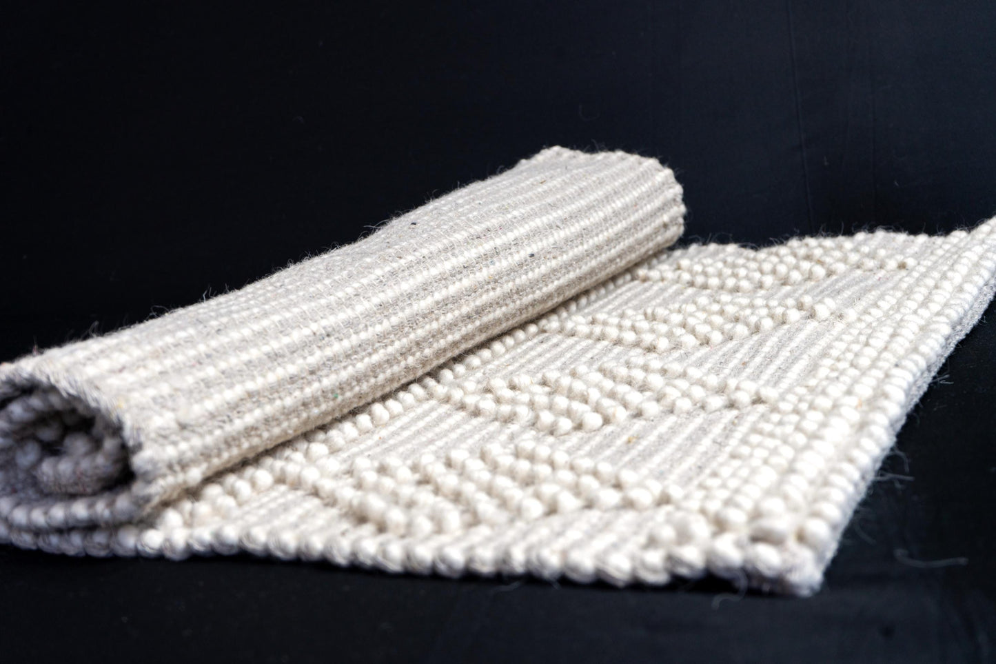 Handwoven Ivory Cotton Rug – Textured Diamond Pattern – Minimalist Luxury Home Decor